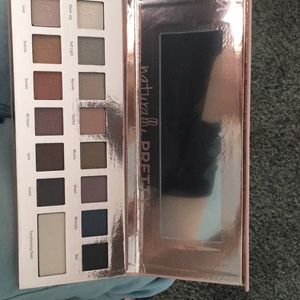 It cosmetics Naturally Pretty Palette